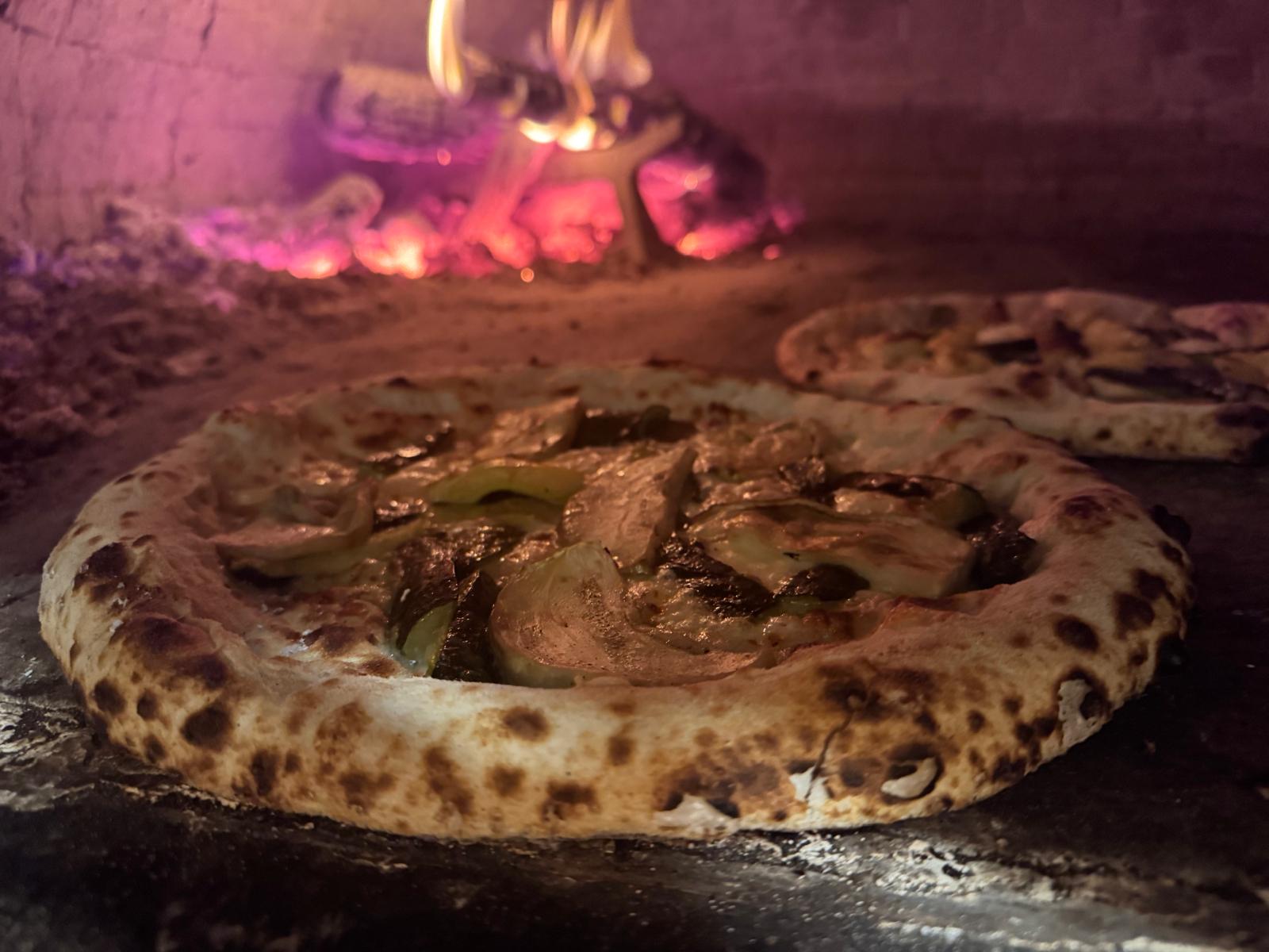 Foto di pizze e dello staff